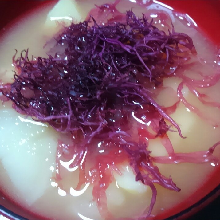 じゃがいもと布海苔の味噌汁*